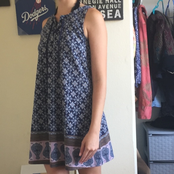 Loose dress - Picture 2 of 2